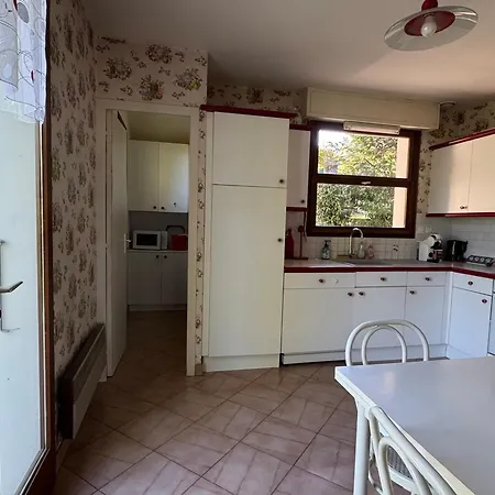 Spacieuse à Aix Avec Jardin Clos Et 6/8 Pers, Animaux Acceptés - Fr-1-555-71 *